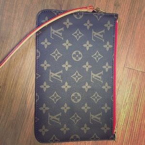 Louis Vuitton pouchette